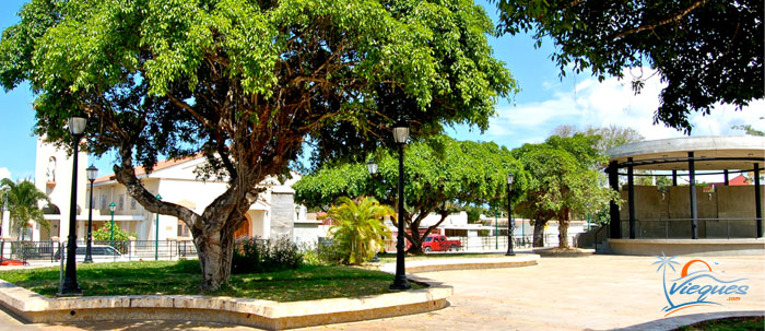 vieques-puerto-rico-attractions-island-plaza-568
